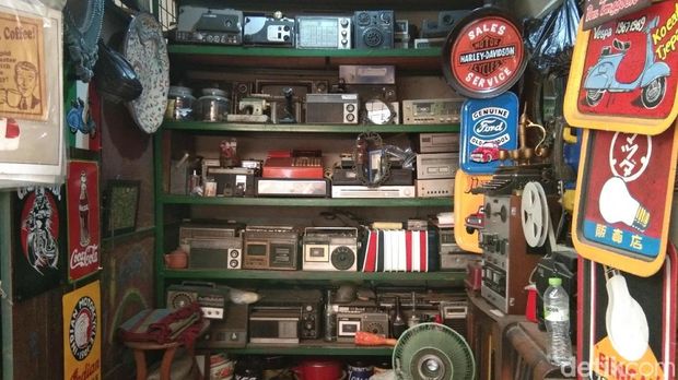 Hunting Barang Antik Sambil Nostalgia di Pasar Triwindu