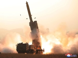 Korut Klaim Sukses Uji Coba Peluncur Roket Super Besar