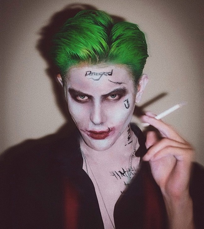 Penyanyi Julian Jacob memilih kostum aman dan mainstream. Julian memakai kostum Joker versi Jared Leto di film Suicide Squad. Foto: Instagram