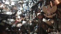 Nuansa khas Jawa sangat terasa di tempat ini. Berbagai patung dengan pakaian adat Jawa berjejer di sini (Tasya/detikcom)