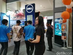 Hujan Lebat, Pemburu Diskon di Indocomtech 2019 Tetap Ramai