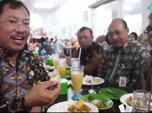 Menteri Kesehatan dr.Terawan Pilih Ayam Penyet Saat Makan di Kantin Kemenkes