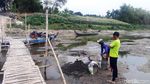 Kondisi Bengawan Solo yang Kering Kerontang