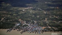 Selain menggunakan jalur udara, pengunjung juga dapat melakukan perjalanan menuju Nunukan dengan menggunakan jalur laut menggunakan speed boat.