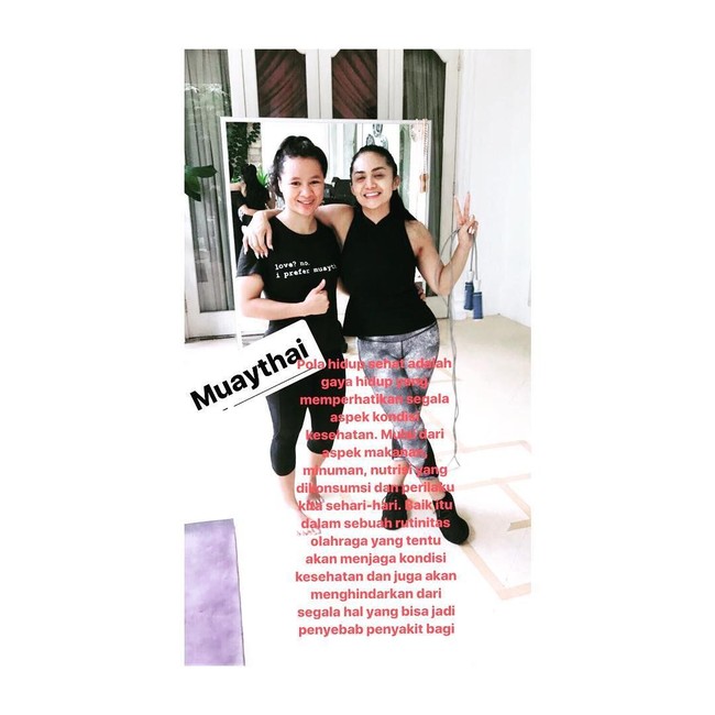 Selain menjadi atlet, pekerjaan sampingan wanita yang berusia 31 tahun ini adalah menjadi personal trainer. Tati pernah menjadi pelatih olahraga pribadi Krisdayanti pada 2017. Foto: Dok. Instagram @hertatilg