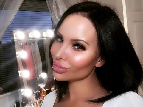 Implan Bokong Mengendur, Penampilan Wanita Ini Seperti Pakai Popok