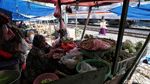 Pasar Gaplok di Pinggir Rel Kereta Api yang Melegenda