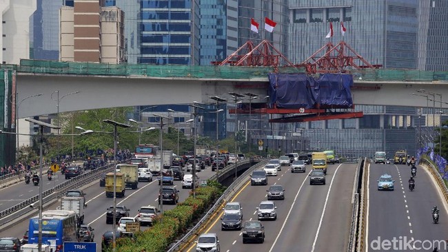 Sri Mulyani Respons Lem Aibon Rp 82 M di DKI, Suryo Utomo Dirjen Pajak