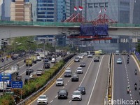 Sri Mulyani Respons Lem Aibon Rp 82 M di DKI, Suryo Utomo Dirjen Pajak