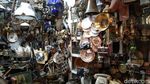 Potret Barang-Barang Antik di Pasar Triwindu Solo