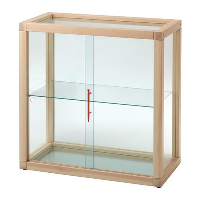 Virgil Abloh dikenal dengan rancangan yang minimalis, unik dan kekinian. Ia pun menyuntikkan DNA rancangannya itu ke produk-produk IKEA yang juga identik dengan desain simpel dan fungsional. Foto: Dok. IKEA