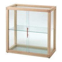 Virgil Abloh dikenal dengan rancangan yang minimalis, unik dan kekinian. Ia pun menyuntikkan DNA rancangannya itu ke produk-produk IKEA yang juga identik dengan desain simpel dan fungsional. Foto: Dok. IKEA