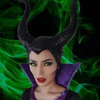 Empat hari sebelum Halloween, Jessica Iskandar bergaya seperti Maleficent. Dalam fotonya itu, presenter Ngopi Dara tersebut tampil dengan jubah khas Maleficent. Ia pun mengenakan tanduk, serta lensa kontak hijau yang memaksimalkan penampilan Halloween-nya. Foto: Instagram/@inijedar