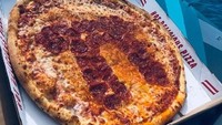 Menu yang ditawarkan cukup beragam, mulai dari keju klasik hingga pepperoni. Semua bahan yang digunakan, menggunakan bahan-bahan lokal yang masih segar. Foto: Istimewa