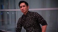 Gusti Pangeran Haryo Paundrakarna Jiwo Suryonegoro atau lebih dikenal dengan Paundrakarna itu adalah cucu Presiden Sukarno. Ia sering membagikan momen kulinerannya saat cicip makanan tradisional di akun Instagram miliknya. Foto: @gphpaundrakarna1