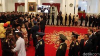 Pelantikan tersebut dilakukan di Istana Negara, Jakarta, dan dihadiri oleh beberapa pejabat teras Polri dan sejumlah pejabat serta tokoh nasional lainnya.