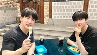 Wonho juga sempat dituding menggunakan mariyuana. Ini posenya ketika melahap makanan bekal bareng Lee Ho-seok. Foto: Instagram wwonho