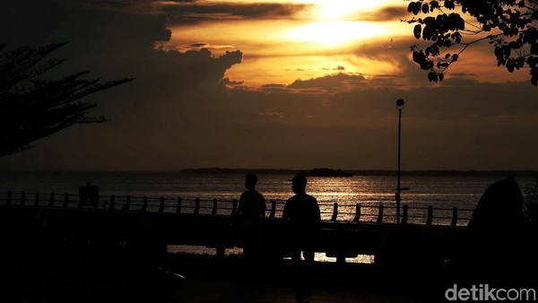 Menyaksikan Indahnya Matahari Terbenam di Utara Kalimantan