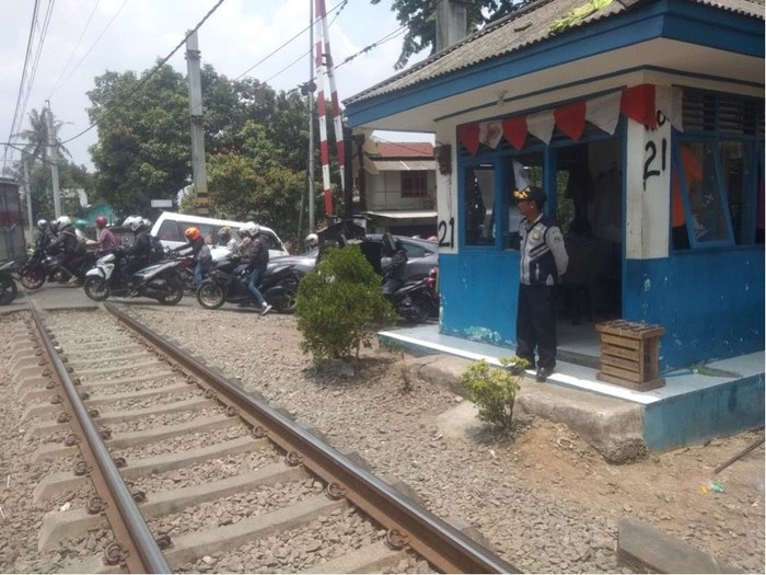 PT Railink Imbau Masyarakat Disiplin Saat di Pintu Perlintasan KA