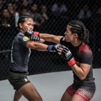 Tati yang sempat mengenyam bangku kuliah di BSI dengan jurusan Manajemen Informatika mengatakan awalnya mendapatkan penolakan dari ibunya saat baru mencoba menjadi atlet MMA. Sang ibu tidak tega melihat wajah Tati bengkak dan dipukuli oleh lawan. Foto: Dok. Instagram @hertati88