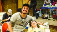 Ladies, namanya Felipe Rossi seorang dokter gigi Brasil yang punya visi mulia dalam memanfaatkan keahliannya. (drfeliperossi/Instagram)