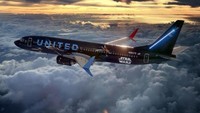 Yang pertama ada maskapai AS United Airlines yang mendekor pesawatnya seperti X-Wing (United Airlines)