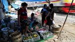 Pasar Gaplok di Pinggir Rel Kereta Api yang Melegenda