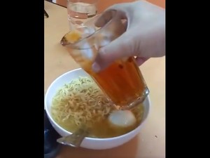 Mie Instan Campur Es Teh Manis Racikan Netizen, Siapa Mau?