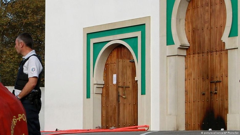 Lansia Prancis Didakwa Atas Penyerangan Masjid Bayonne Lansia Prancis Didakwa Atas Penyerangan Masjid Bayonne