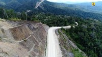 Sejak 2018, Jalan Trans di Provinsi Papua Barat sepanjang 1.071 km telah tersambung dan terus ditingkatkan kondisinya hingga tahun 2019 yang sudah beraspal sepanjang  743 km dan sisanya masih agregat atau perkerasan tanah. Jalan Trans Papua Barat terbagi menjadi dua segmen/ruas yaitu segmen I Sorong-Maybrat-Manokwari (595 km) yang menghubungkan dua pusat ekonomi di Papua Barat yakni Kota Sorong dan Manokwari yang kini dapat ditempuh dalam waktu 14 jam. Pool/Kementerian PUPR.