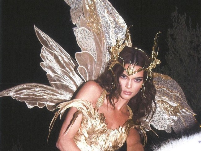 Kendall Jenner tampil ekstra saat Halloween. Untuk Halloween tahun ini, Kendall memilih untuk tampil ala peri. Foto: dok. Instagram @kendalljenner