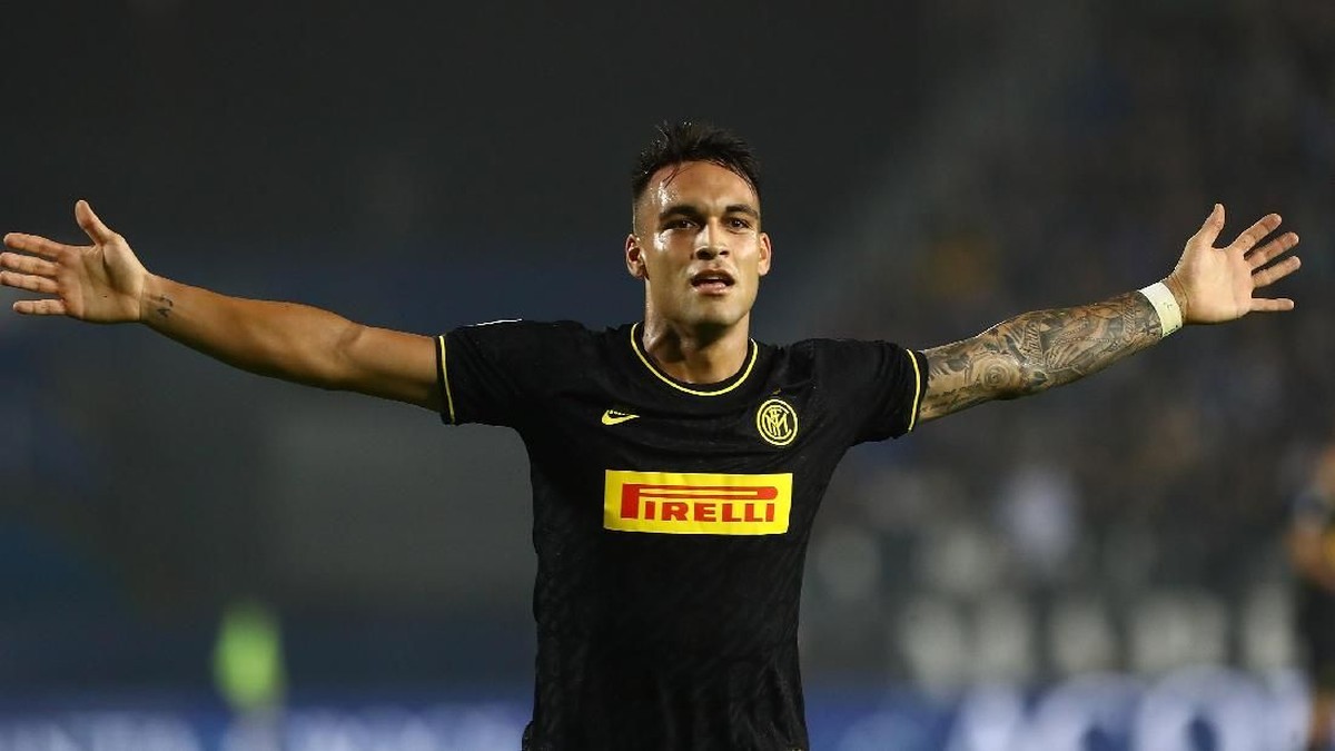 Lautaro Martinez diminta lebih egois lagi saat memiliki kesempatan mencetak gol. (Foto: Marco Luzzani / Getty Images)