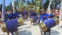 Beragam kesenian tradisional seperti musik gendang belek dan hadrah turut memeriahkan acara tersebut. (Harianto Nukman/detikTravel)