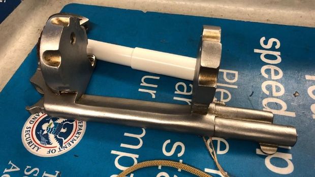 Bukan Sembarang Pistol, Ini Tissu Holder Toilet 