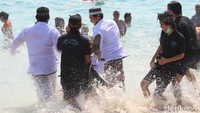 Rebo Bontong ini sebagai momentum untuk membersihkan diri dan menyambung silaturahmi. (Harianto Nukman/detikTravel)