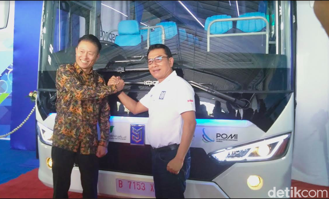 Moeldoko melaunching bus bertenaga listrik karya PT Mobil Anak Bangsa (MAB)