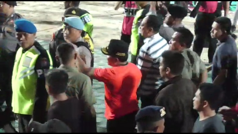 Marahi Kapolres dan Lempar Botol ke Stadion, Gubernur Kalteng Minta Maaf Marahi Kapolres dan Lempar Botol ke Stadion, Gubernur Kalteng Minta Maaf