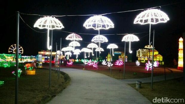 Akhir Pekan di Cirebon Bertabur Cahaya Lampion