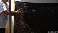 Sementara Dayak Tagalan memiliki corak khas yaitu gambar goresan yang menyerupai empat buah garis lengkung dan titik-titik kecil yang berarti persatuan.