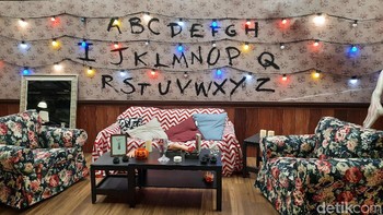 Menyambut perayaan Halloween, Netflix menghadirkan dekorasi khas serialnya Stranger Things. Foto: Adi Fida Rahman/detikINET