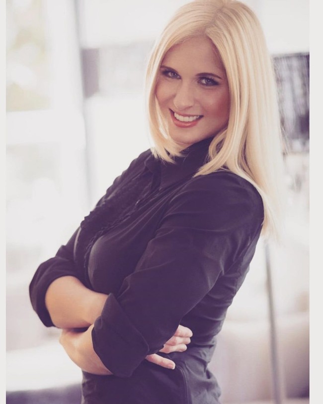 Kecanduannya akan seks membuat Laurie tidak berpikir panjang soal keselamatannya. Hasratnya telah menutupi pikirannya. Laura pun akhirnya mencoba berhenti kecanduan seks setelah ada pengalaman buruk.  Foto: dok. Instagram @lauriejaderotic