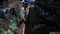 Setelah memasuki masa panen rumput laut itu akan ditarik melalui botol tersebut.