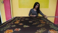 Batik Lulantatibu, menjadi cermin keragaman sekaligus simbol kebersamaan antar suku yang mendiami kawasan di perbatasan Indonesia - Malaysia tersebut.