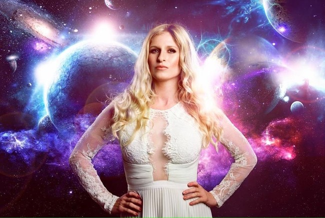 Bagaimana tidak, menurut Laurie ia dengan mudah digoda oleh pria-pria hidung belang ketika sudah mengunggah foto seksi. Setelah mengunggah foto seksi. Dalam waktu sekian menit, aku langsung mendapatkan pesan nakal oleh pria asing yang tidak ku kenal, ungkap Laurie.  Foto: dok. Instagram @lauriejaderotic