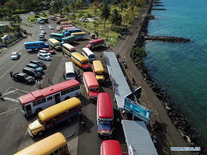 Kreatif Cari Rezeki Truk  Bekas  di Samoa Dimodif Jadi Bus 