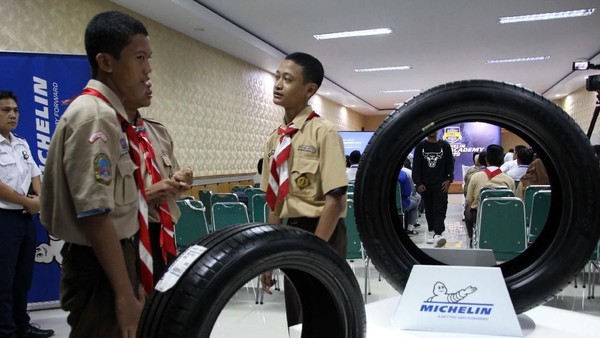 Pelajar Belajar Keselamatan Berkendara