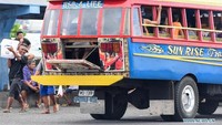 Transportasi umum yang biasa digunakan di Samoa adalah bis umum yang dapat dibuka bagian belakangnya. Foto: Dok. Xinhua/Guo Lei