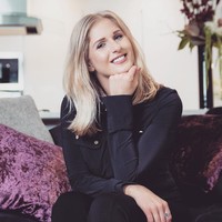 Laura pun meminta bantuan ke lembaga untuk masalah kecanduan seks. Program tersebut membuat Laura sedikit demi sedikit terbantu dan keluar dari sisi gelapnya itu. Ini adalah bagian dari diriku yang akan selalu menjadi kecanduan. Tapi belakangan ini aku mulai punya hubungan yang cukup serius sehingga semuanya berjalan lebih baik, tutup wanita yang memili putra berusia dua tahun itu.  Foto: dok. Instagram @lauriejaderotic