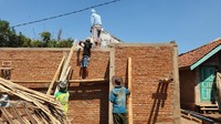 Tahun 2020 mendatang, kata Johny, Kementerian PUPR akan mengalokasikan dana senilai Rp 4,358 Triliun untuk melakukan Program BSPS (Bantuan Stimulan Perumahan Swadaya ) atau bedah rumah sebanyak 181.365 unit rumah di seluruh Indonesia. Pool/Ditjen Penyediaan Perumahan Kementerian PUPR.