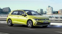 Hal pertama yang menjadi sorotan saat melihat mobil ini adalah bagian depannya. Lampu depan mendapatkan rancangan baru yang lebih sipit dengan daytime running lights. Foto: Pool (carscoops)